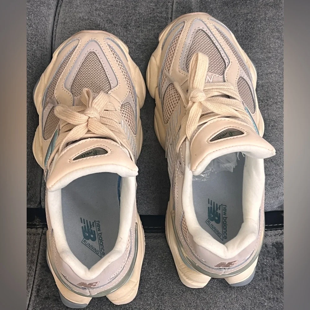 WOMEN’S New Balance 9060 Ivory Cream Pink Sand - Picture 5 of 10